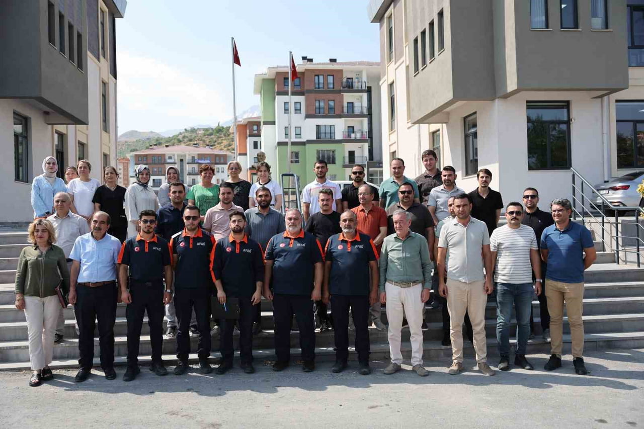 HACILAR BELEDİYESİ PERSONELİNE YÖNELİK DEPREM VE YANGIN TATBİKATI GERÇEKLEŞTİRİLDİ. AFAD İLE...