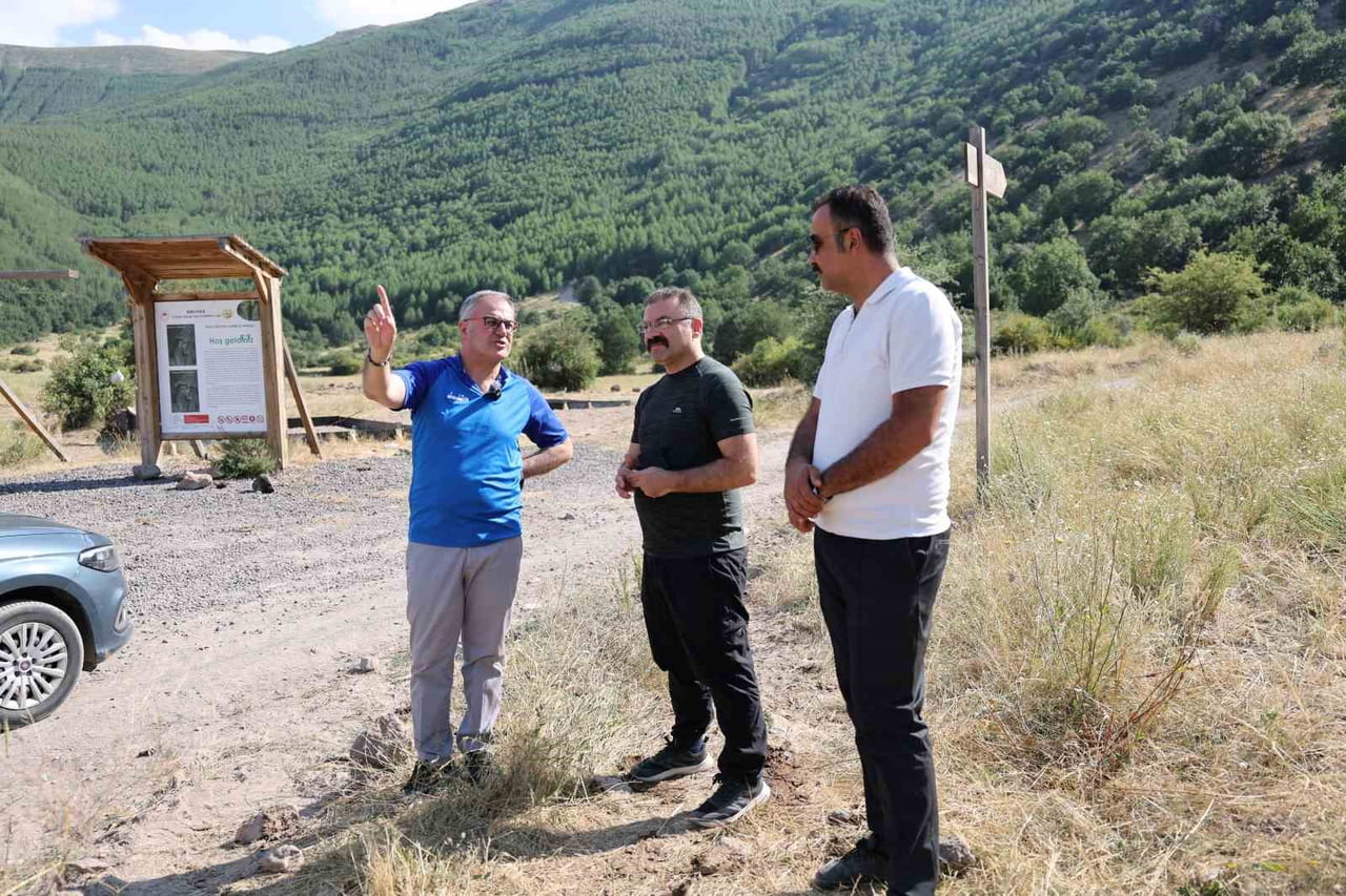 HACILAR BELEDİYESİ TARAFINDAN ORTASEKİ ORMANLARI'NA ULAŞIMI KOLAYLAŞTIRMAK AMACIYLA YÜRÜTÜLEN...