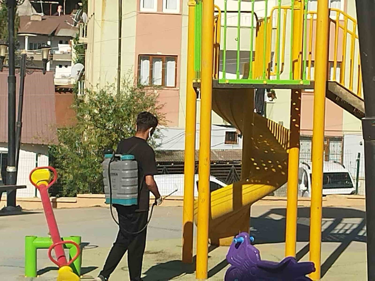 HAKKARİ'DE KARA SİNEK VE SİVRİSİNEKLERE KARŞI YÜRÜTTÜĞÜ İLAÇLAMA ÇALIŞMALARI ARALIKSIZ DEVAM...
