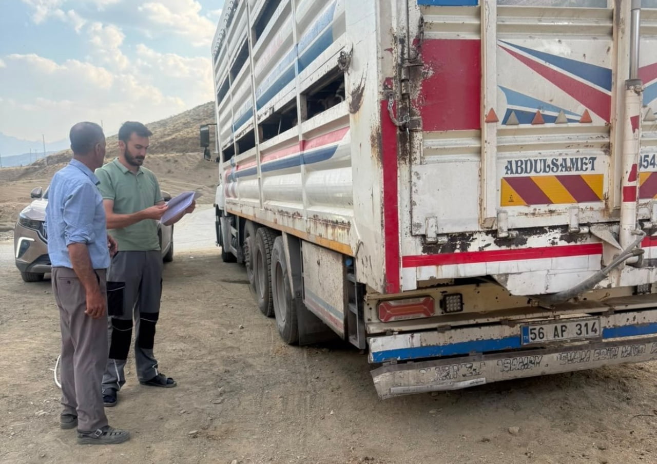 HAKKARİ'NİN YÜKSEKOVA İLÇESİNDE, HAYVAN SAĞLIĞININ KORUNMASI VE SALGIN HASTALIKLARIN ÖNLENMESİ...