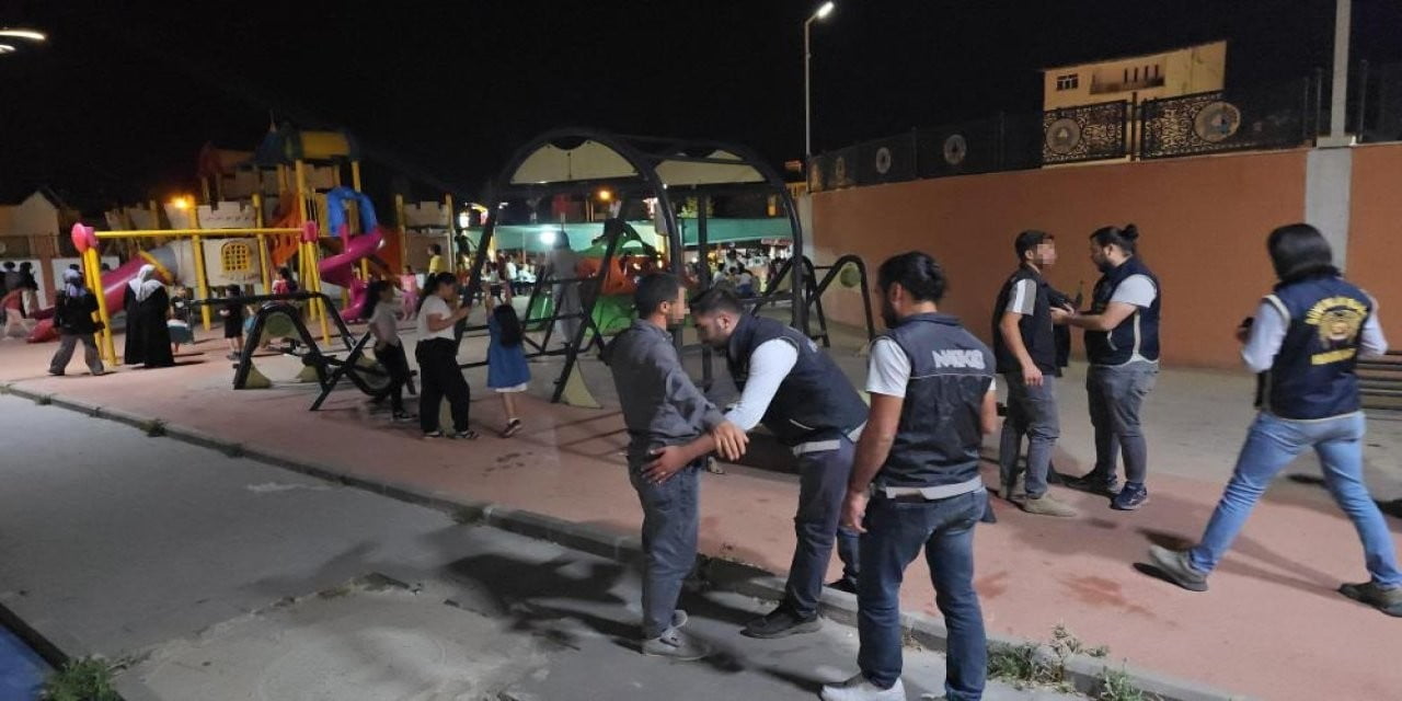 HAKKARİ İL EMNİYET MÜDÜRLÜĞÜ EKİPLERİ TARAFINDAN İL GENELİNDE EŞ ZAMANLI GERÇEKLEŞTİRİLEN "HUZURLU...