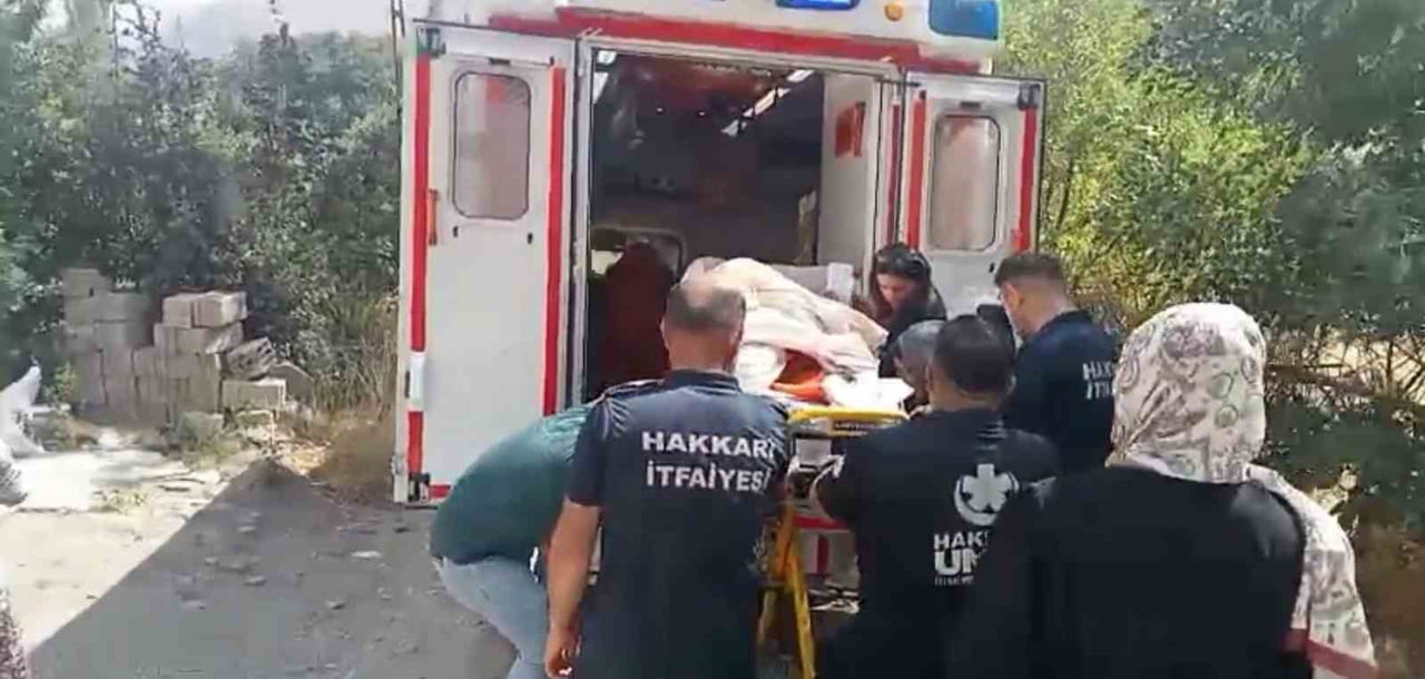 HAKKARİ’NİN MERZAN MAHALLESİ’NDE YATALAK VE YAKLAŞIK 140 KİLOGRAM AĞIRLIĞINDAKİ G.H. İSİMLİ HASTA...