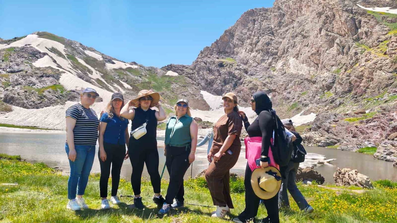 HAKKARİ’NİN YÜKSEKOVA İLÇESİNDE 3 BİN 400 RAKIMDA BULUNAN CİLO SAT BUZUL GÖLLERİ, CİLO SAT GÖLLERİ...