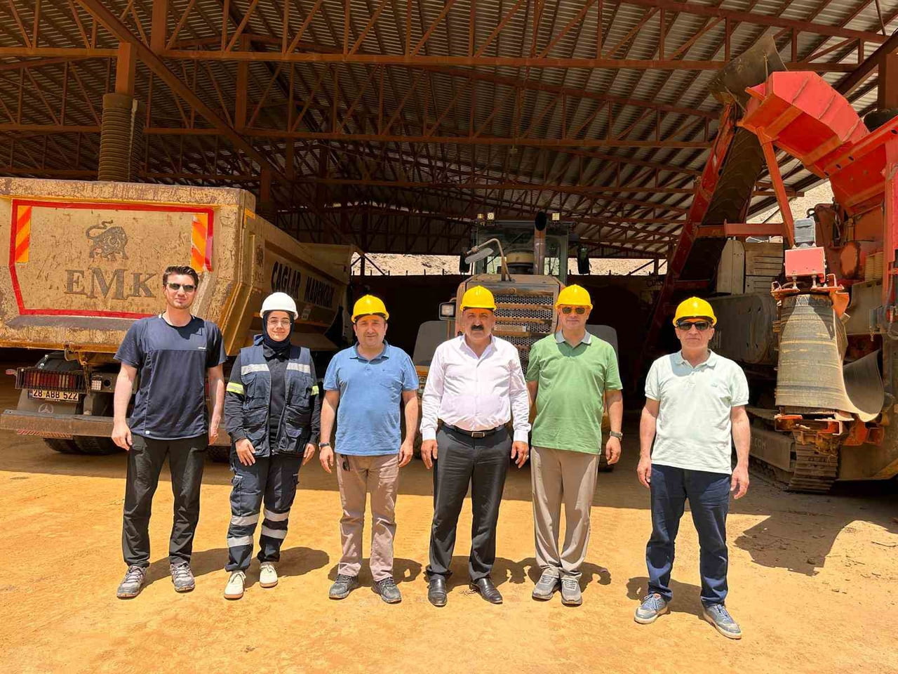 HAKKARİ SANAYİ VE TEKNOLOJİ İL MÜDÜRLÜĞÜ, KENTİN YÜKSEK MADEN POTANSİYELİNİ EKONOMİYE KAZANDIRMAK...