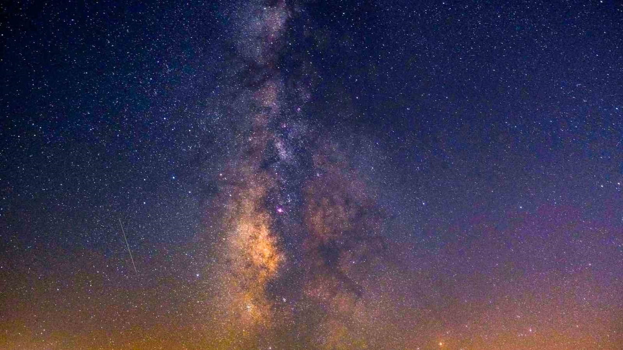 HALK ARASINDA "YILDIZ KAYMASI" OLARAK BİLİNEN PERSEİD METEOR YAĞMURU KARAMAN’DA GÖRSEL ŞÖLEN...