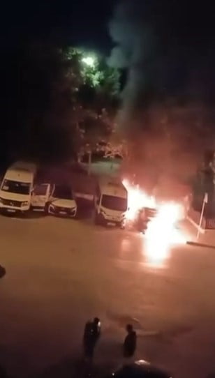 HALKALI İKİ ARAÇ ALEVLERE TESLİM OLDU