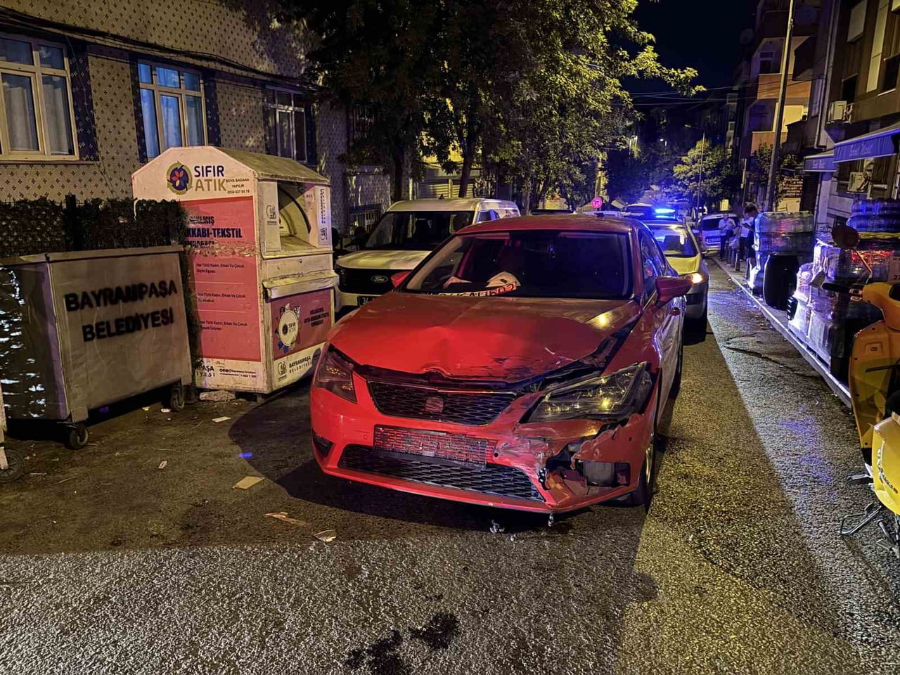 HASTA TAŞIYAN AMBULANS OTOMOBİL İLE ÇARPIŞTI: 3 KİŞİ YARALANDI