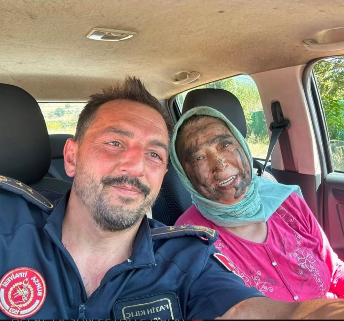HASTALIĞINI UNUTTU, YANGINA KOŞTU 65 YAŞINDAKİ HANİFE TEYZE ALEVLERİN ÖNÜNE BÖYLE GEÇTİ