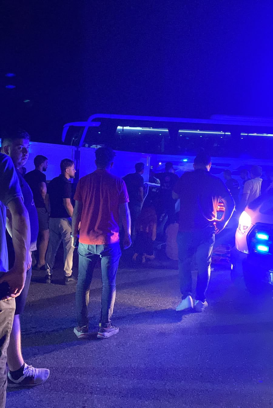 HATAY’DA OTOMOBİLİN VE YOLCU OTOBÜSÜNÜN, MAKASLAYAN TIRA ÇARPMASI SONUCU YAŞANAN KAZADA 1 HAYATINI...