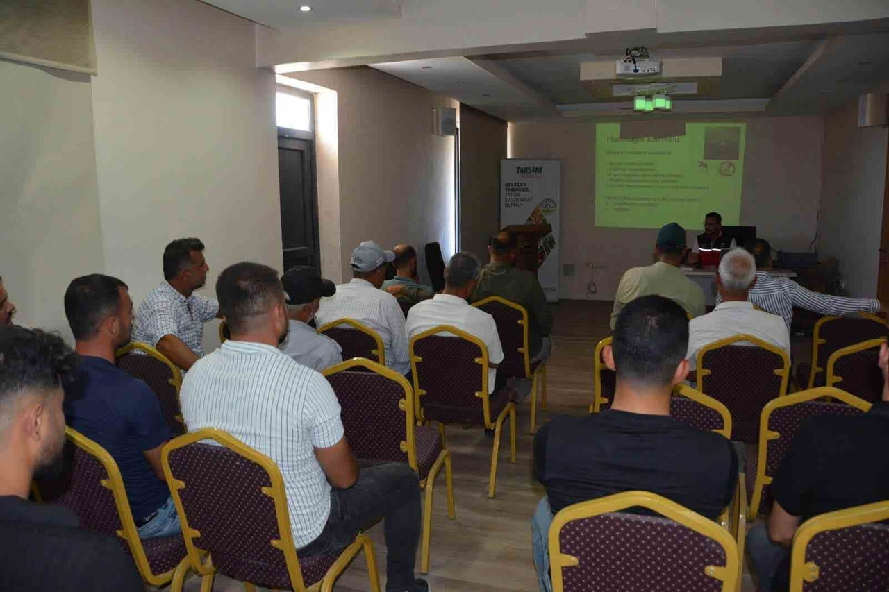 HATAY’DA VETERİNER HEKİMLER TARAFINDAN HAYVAN SAĞLIĞININ KORUNMASI AMACIYLA AŞILAMA, KÜPELEME...