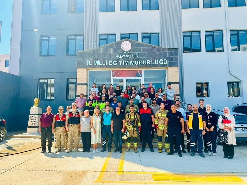 HATAY İL MİLLİ EĞİTİM MÜDÜRLÜĞÜ’NDE VERİLEN YANGIN VE İLK MÜDAHALE EĞİTİMİNİN ARDINDAN YANGIN...