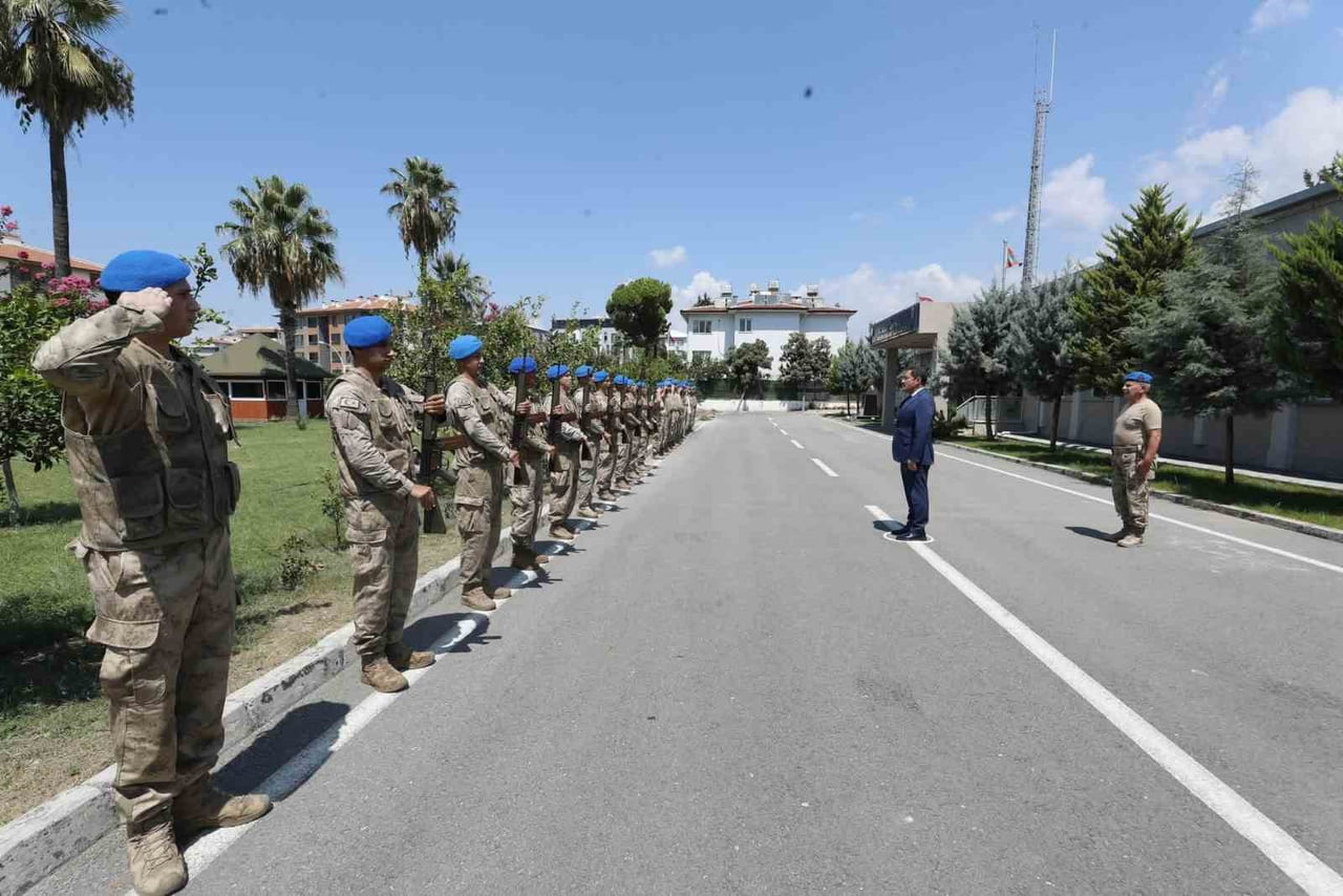 HATAY VALİSİ MUSTAFA MASATLI, DÖRTYOL JANDARMA KOMANDO TUGAY KOMUTANLIĞINI ZİYARET EDEREK...