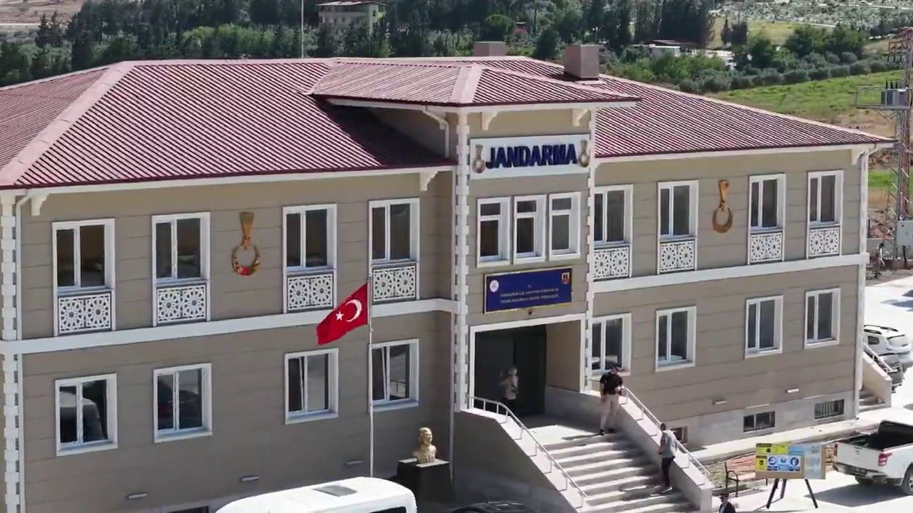 HATAY VALİSİ MUSTAFA MASATLI, İSKENDERUN İLÇESİNDE YAPIMINDA SONA GELİNEN CEBİKE JANDARMA KARAKOL...