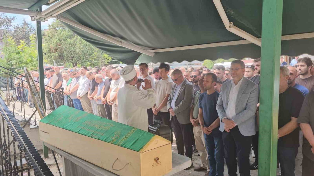 HAYATINI KAYBEDEN UTKU KESKİN'İN CENAZESİ VELİKÖY KEBİR CAMİİ'NE GETİRİLDİ. KESKİN İÇİN CUMA...