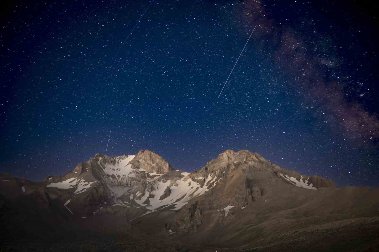 HER YIL 12 VE 13 AĞUSTOS TARİHLERİNDE ZİRVEYE ULAŞAN PERSEİD METEOR YAĞMURU; ERCİYES'TE GÖRSEL...