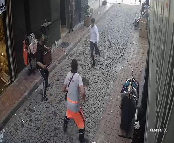 HIRSIZA MÜDAHALE GÜVENLİK KAMERASINA YANSIDI