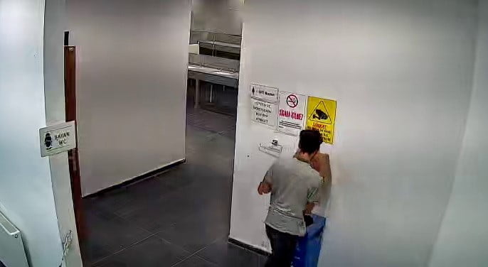 HIRSIZLIK ANLARI KAMERAYA SANİYE SANİYE YANSIDI.