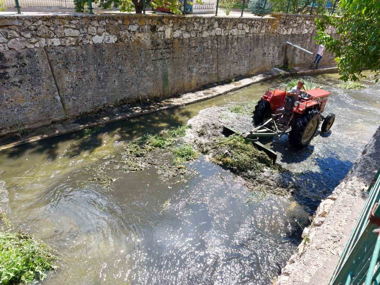 HİSARCIK’TA KÜÇÜK ÇAY’DA ZEMİN TEMİZLİĞİ BAŞLATILDI