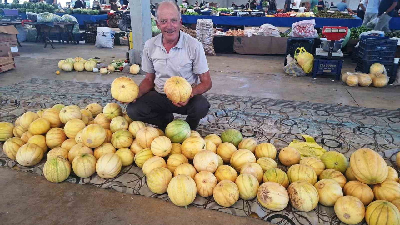 HİSARCIK’TA YERLİ KAVUNLAR KAPIŞ KAPIŞ SATILIYOR