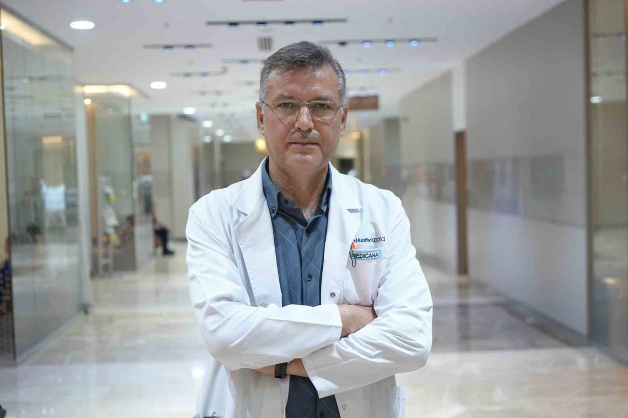 İÇ HASTALIKLARI UZMANI DR. MUZAFFER KEÇECİ, PSİKOLOJİK OLARAK AĞIR BİR STRES DURUMUNDA VEYA...