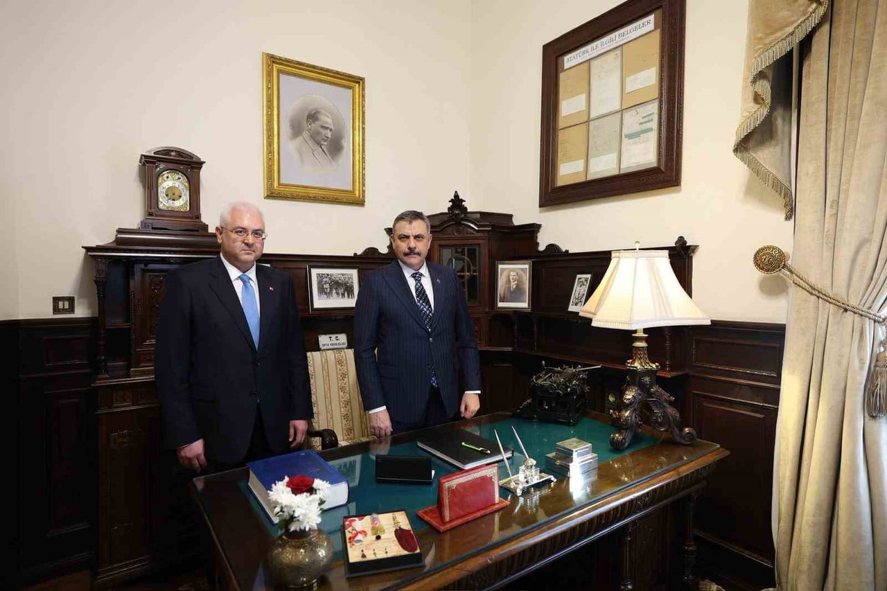 İÇİŞLERİ BAKANI MUSTAFA ÇİFTÇİ, BULGARİSTAN MÜSLÜMANLARI BAŞMÜFTÜLÜĞÜNÜ ZİYARET EDEREK BAŞMÜFTÜ...