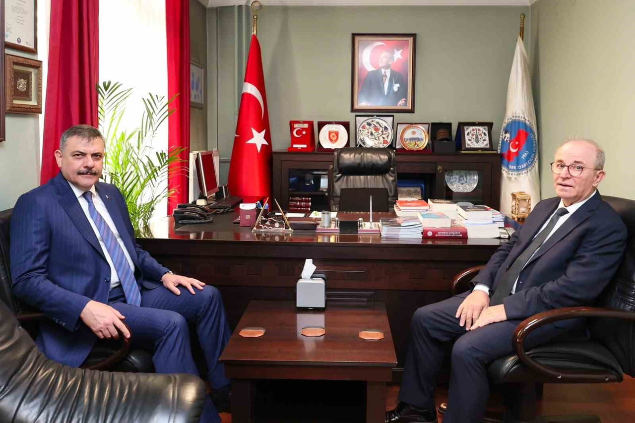 İÇİŞLERİ BAKANI MUSTAFA ÇİFTÇİ, TÜRK İDARECİLER DERNEĞİ'Nİ ZİYARET ETTİ.