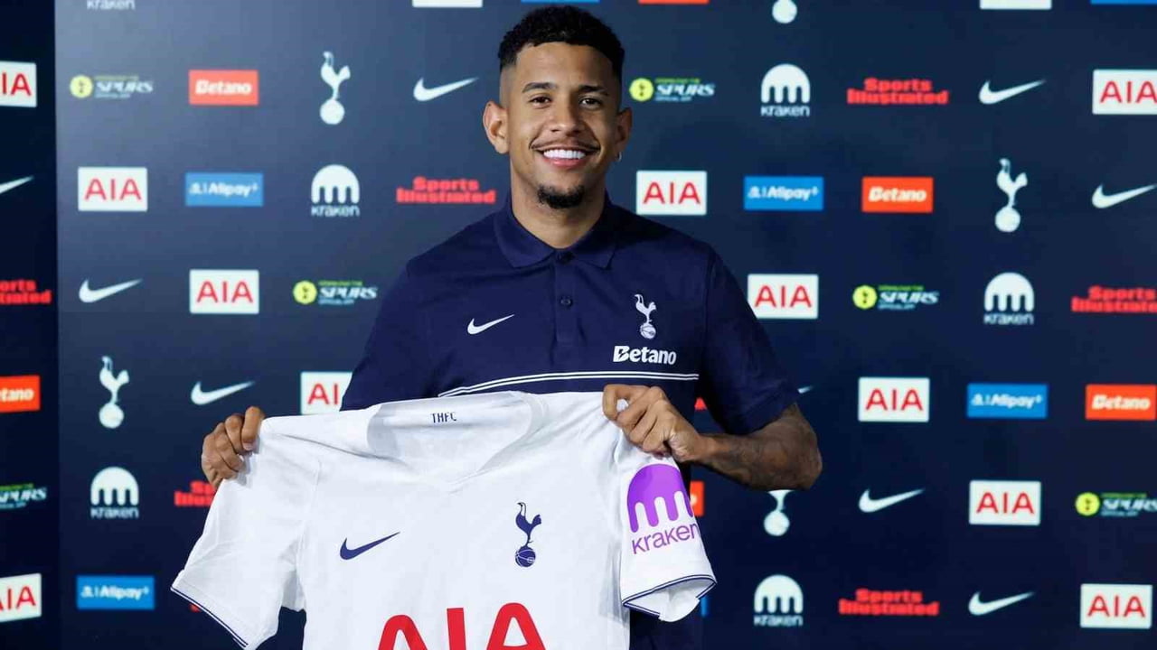 İGİLTERE PREMİER LİG EKİPLERİNDEN TOTTENHAM, SON OLARAK MANCHESTER CİTY FORMASI GİYEN BREZİLYALI...