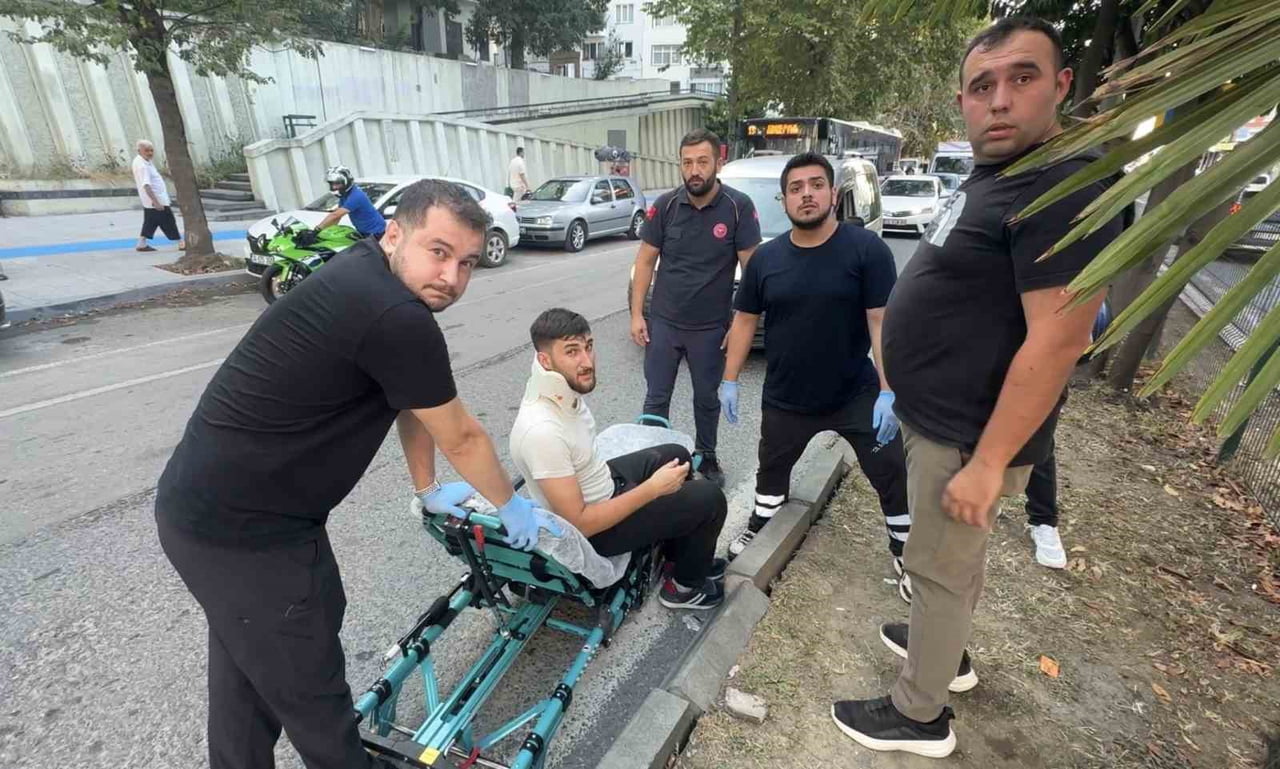 İHBAR ÜZERİNE OLAY YERİNE SAĞLIK VE POLİS EKİPLERİ SEVK EDİLDİ. YARALI MOTOSİKLET SÜRÜCÜSÜ...