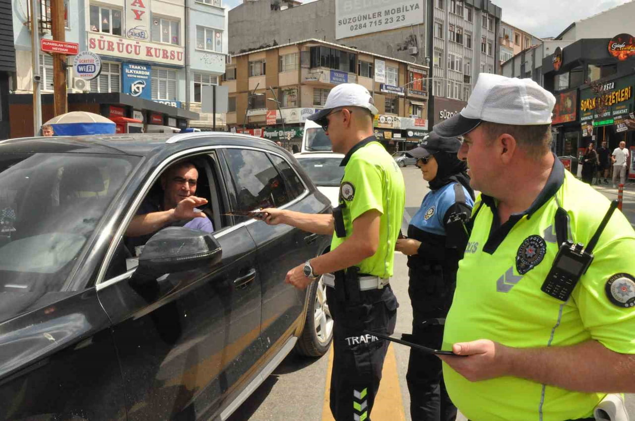 İLÇE EMNİYET MÜDÜRLÜĞÜ EKİPLERİ, KEŞAN’DA MOTOSİKLET KAZALARININ ÖNLENMESİNE YÖNELİK YÜRÜTÜLEN...