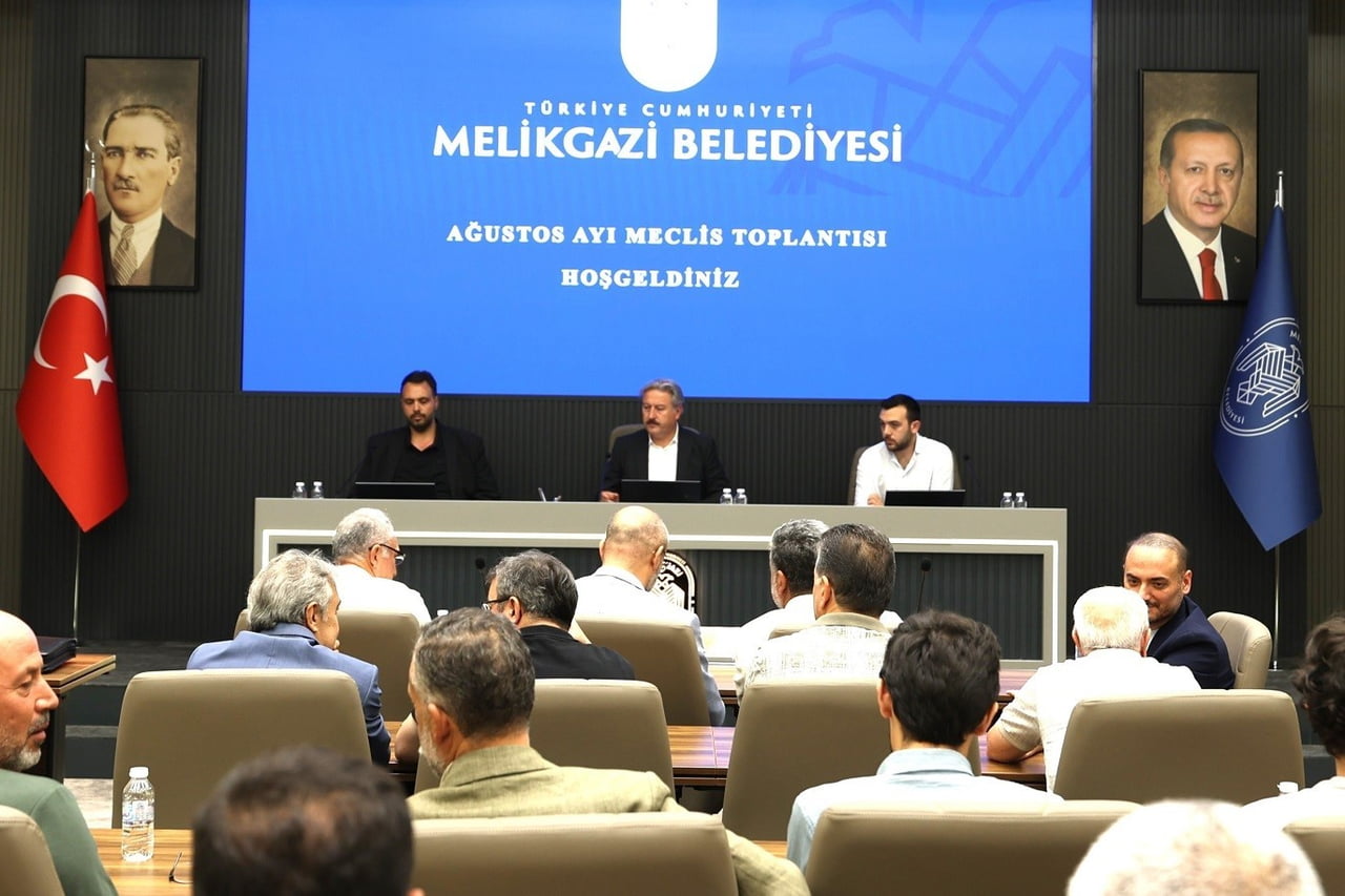 İLÇE GENELİNDE GÜVENLİ VE MODERN YAŞAM ALANLARI OLUŞTURMAK İÇİN BAŞARILI KENTSEL DÖNÜŞÜM...