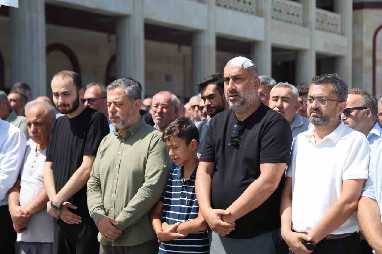 İLKNUR AYDOĞAN İÇİN NEVŞEHİR SÜLEYMAN KÖYBAŞI KÜLLİYE CAMİİ'NDE CENAZE TÖRENİ...