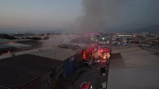 İnegöl’de mühürlü boya imalathanesinde yangın: 3 iş yeri zarar gördü