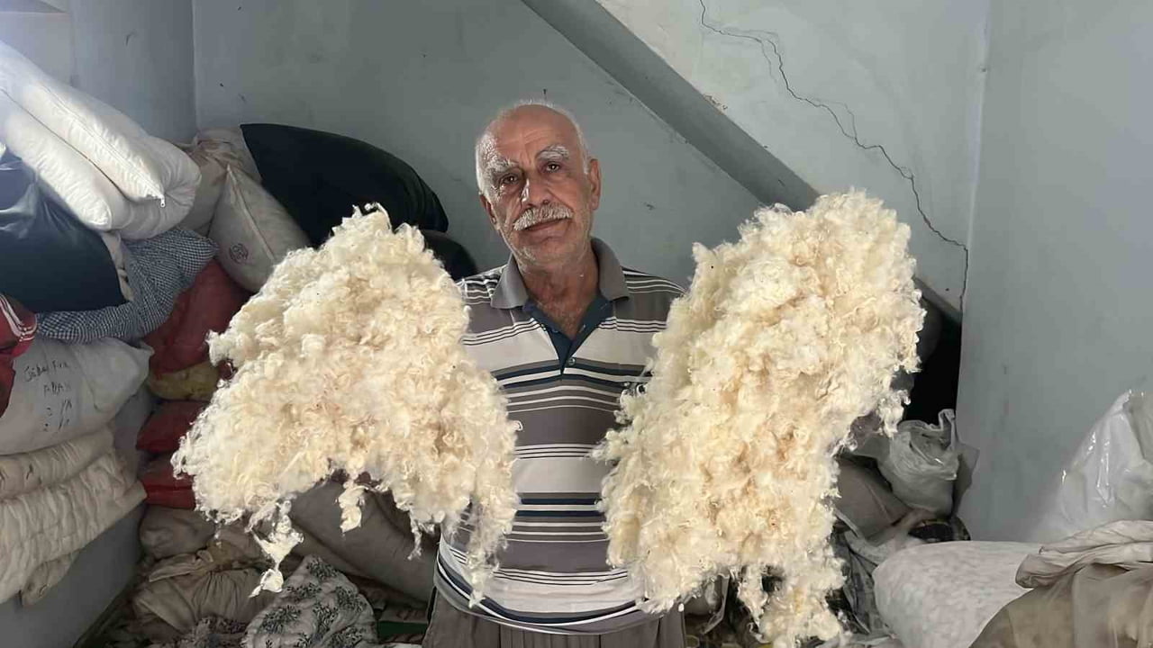 İRFAN TUNCAY, AZALAN TALEP VE ÇIRAK YETİŞMEMESİ NEDENİYLE YORGANCILIK MESLEĞİNİN YOK OLMA...