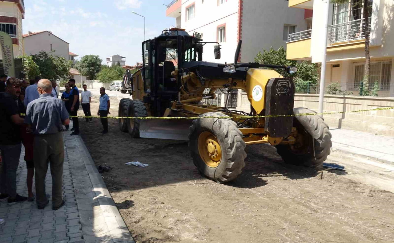 İŞ MAKİNESİNİN ALTINDA KALAN 50 YAŞINDAKİ İŞÇİ HAYATINI KAYBETTİ