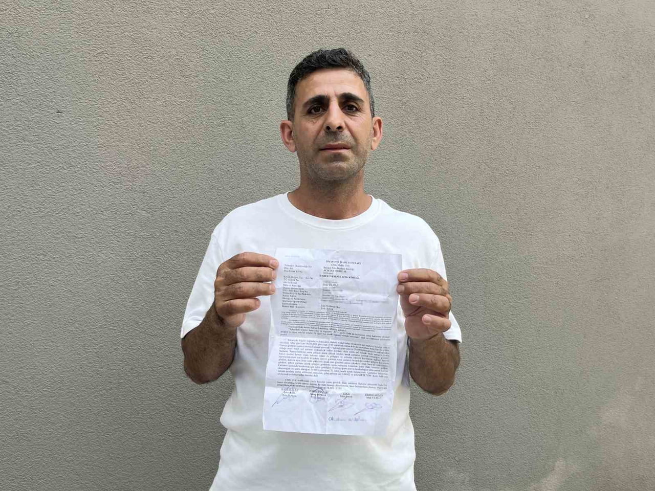 İSHAK YILMAZ, "NAMAZ KILARKEN DE CEMAATİN ARKASINDA SAF TUTTUK. ÇANTAMI YAN TARAFA KOYDUM. NAMAZ...