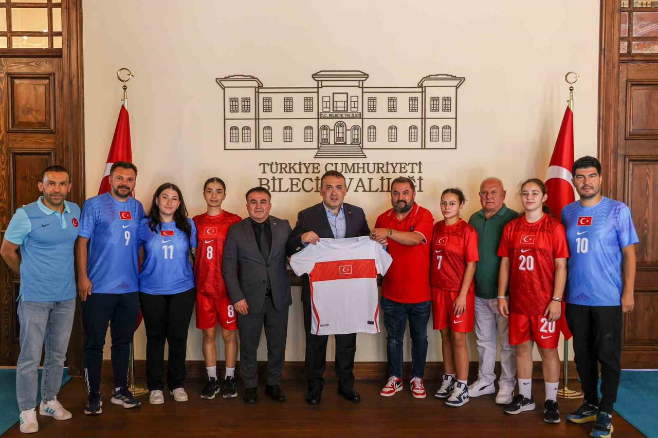 İŞİTME ENGELLİLER GENÇ KIZ FUTSAL MİLLİ TAKIMI, BİLECİK'TE KAMPA GİRDİ