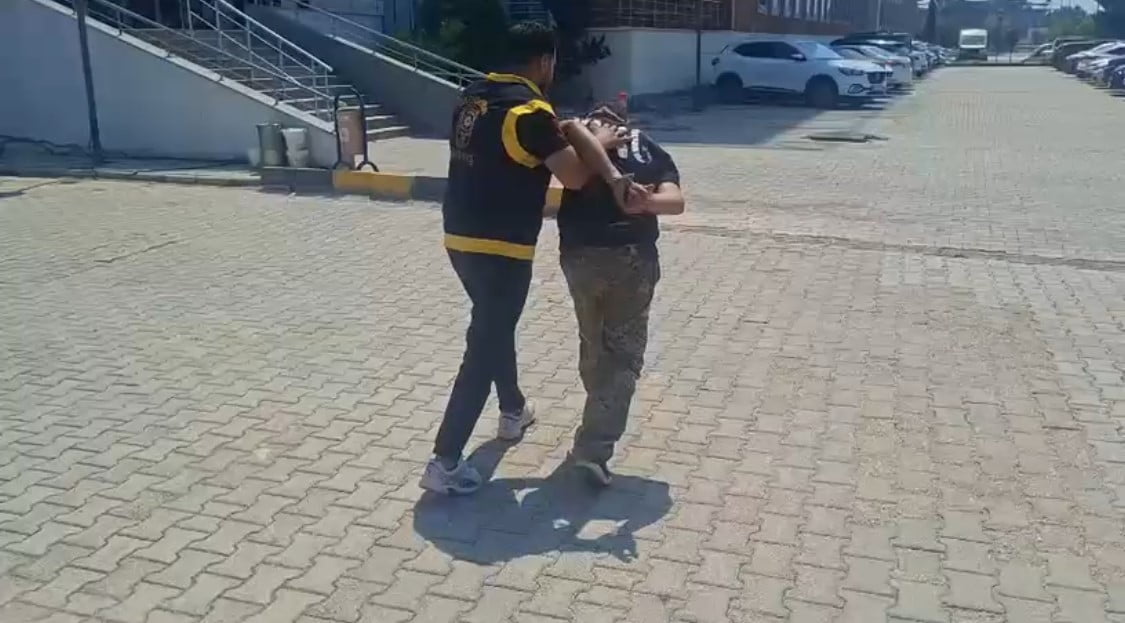 İSKENDERUN’DA 6 YIL 10 AY 15 GÜN KESİNLEŞMİŞ HAPİS CEZASIYLA ARANAN S.A., POLİS EKİPLERİNCE...