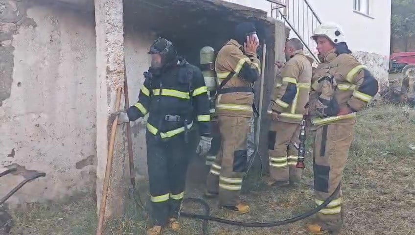 ISPARTA'NIN YALVAÇ İLÇESİNDE KOMŞUSUNUN EVİNDEN YÜKSELEN DUMANLARI FARK EDEN VATANDAŞ, YANGIN...