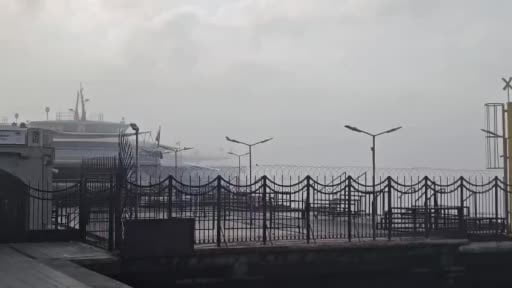 İstanbul'da yoğun sis: Boğaz hattı trafiğe kapatıldı