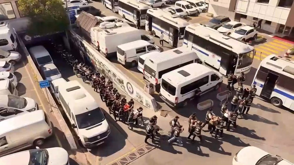 İSTANBUL'UN 18 İLÇESİNDE SOKAK ÇETELERİNE YÖNELİK SON 1 AYDA DÜZENLENEN OPERASYONLARDA 217 ŞÜPHELİ...