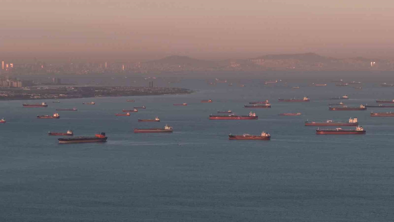 İSTANBUL'UN AVCILAR VE KÜÇÜKÇEKMECE AÇIKLARINDA DEMİRLİ HALDE BEKLEYEN, PETROL ÜRÜNLERİ, KİMYASAL...