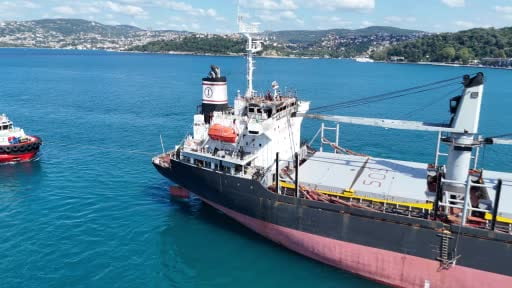 İstanbul Boğazı "M/V New Victory" gemisinin geçişi nedeniyle çift yönlü trafiğe kapatıldı