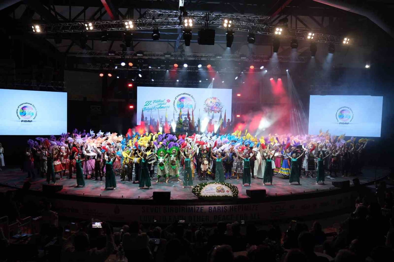 İSTANBUL BÜYÜKŞEHİR BELEDİYESİ İLE BÜYÜKÇEKMECE BELEDİYESİ İŞ BİRLİĞİYLE DÜNYANIN DÖRT BİR...