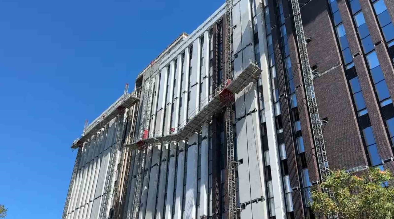 İSTANBUL KAĞITHANE’DE İNŞAATTA ÇALIŞAN İŞÇİLERİN BULUNDUĞU İSKELE KIRILDI. İHBAR ÜZERİNE OLAY...
