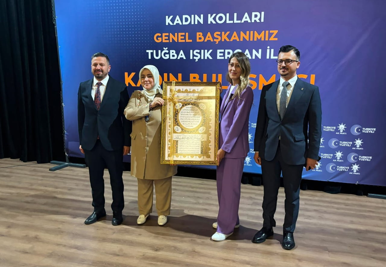 İSTANBUL MİLLETVEKİLİ TUĞBA IŞIK ERCAN'A TABLO HEDİYE EDİLDİ