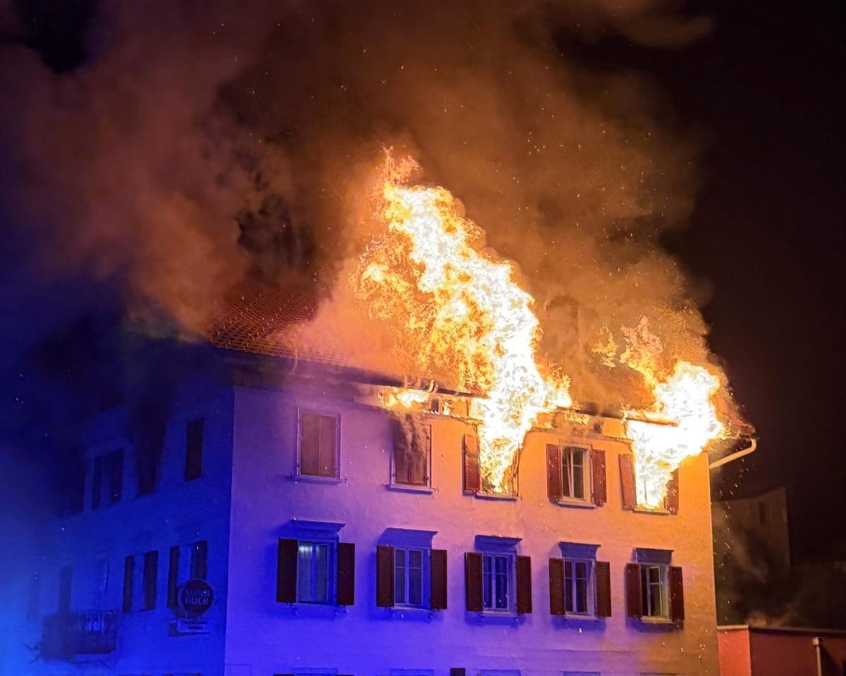 İSVİÇRE’NİN THUSİS KASABASINDA BİR RESTORANDA ÇIKAN YANGINDA 8 KİŞİ YARALANIRKEN, 5 KİŞİDEN DE...