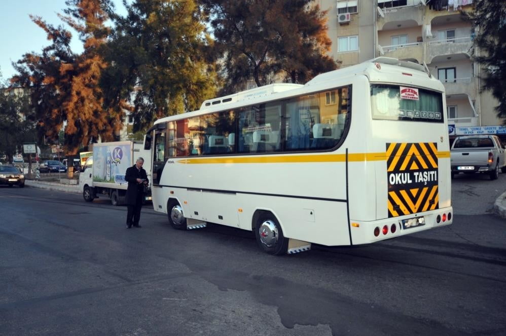 İZMİR'DE EN DÜŞÜK OKUL SERVİSİ 4 BİN 228 TL OLDU