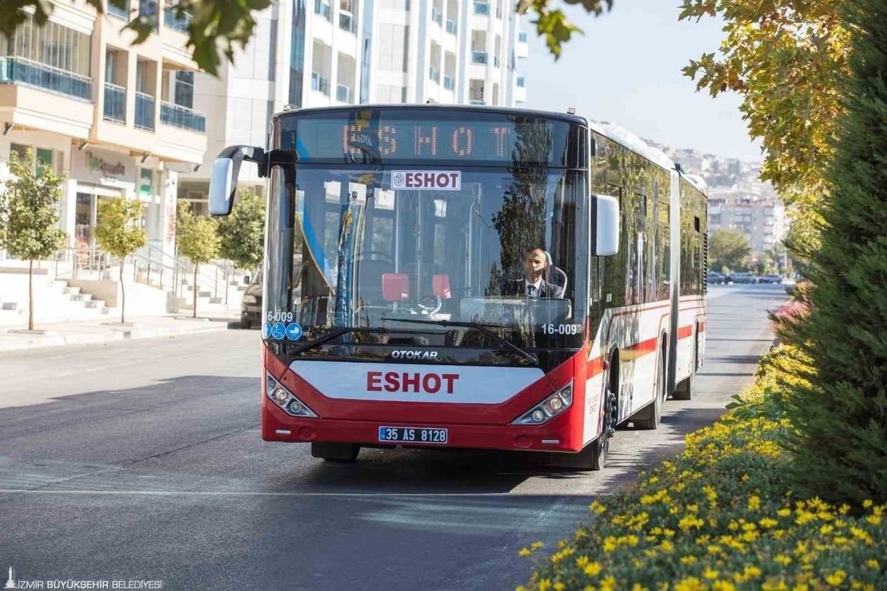 İZMİR'DE TOPLU ULAŞIM ARAÇLARI 30 AĞUSTOS ZAFER BAYRAMI’NDA YÜZDE 50 İNDİRİMLİ OLACAK.