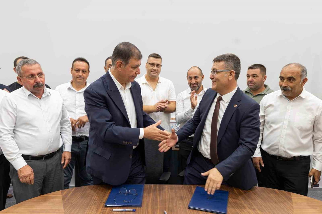 İZMİR BÜYÜKŞEHİR BELEDİYE BAŞKANI DR. CEMİL TUGAY VE BELEDİYE-İŞ SENDİKASI İZMİR 3 NO’LU ŞUBE...