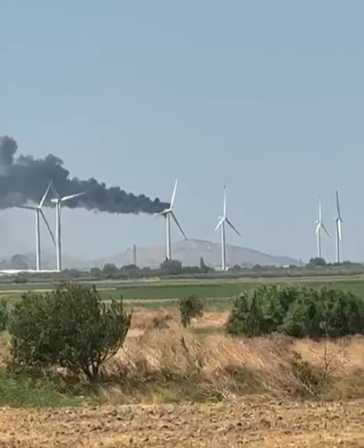 İZMİR’DE  RÜZGAR GÜLÜ YANDI
